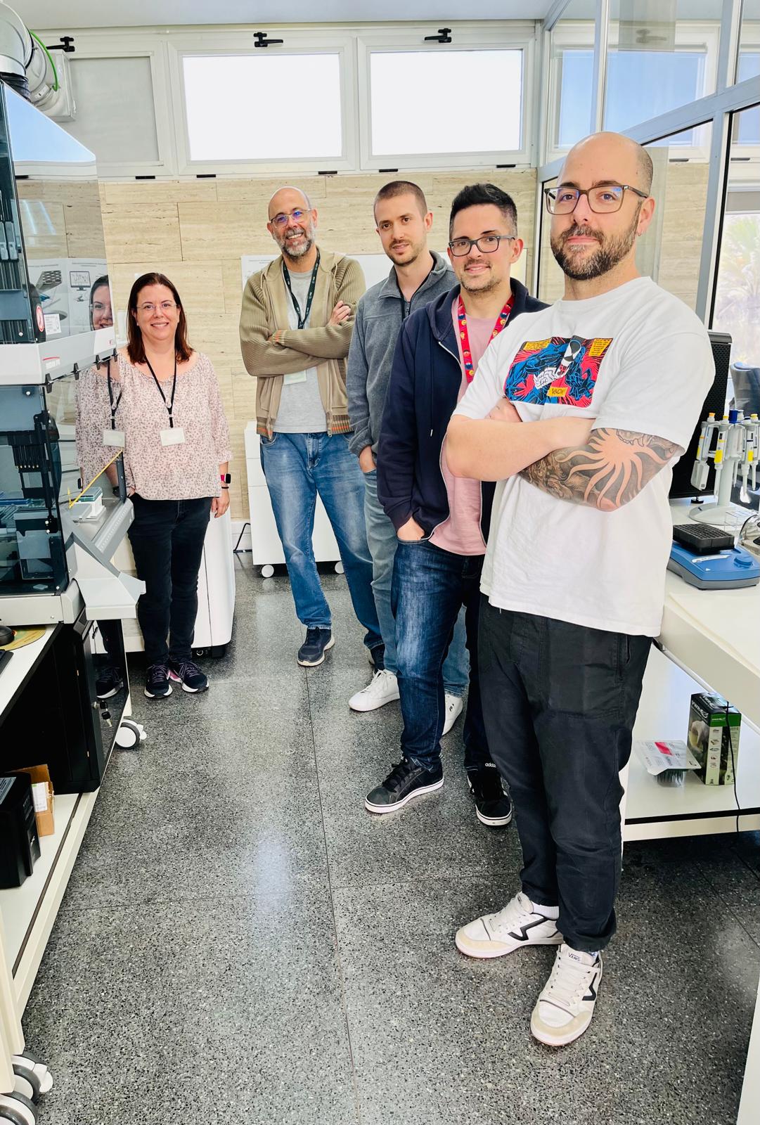 Parte del equipo ingestigaodr del Área de Genómica del ITER.